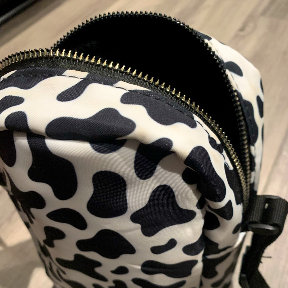 🚨Cow Print Crossbody Purse 🚨in excellent condition from Rue 21